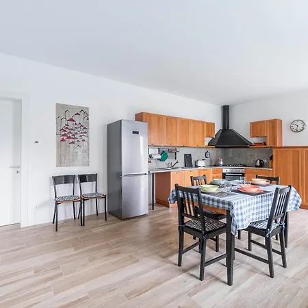 아파트 Enjoy Home - Ampio E Luminoso Appartamento Nel Verde